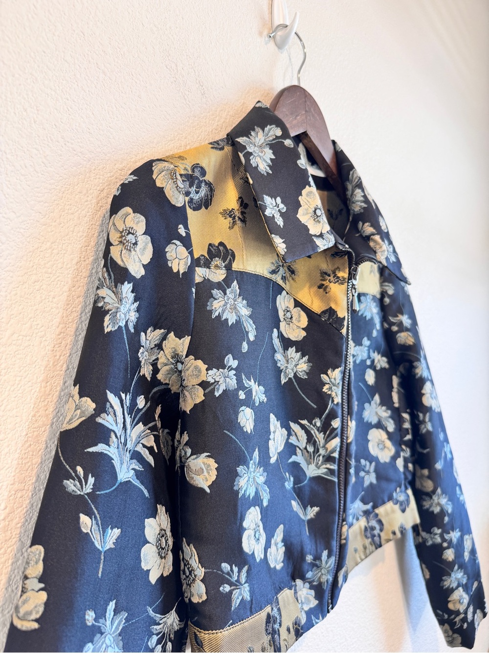 Urban Outfitters Floral Jacquard Cropped Trucker Jacket Western Tapestry S H70 - Picture 2 of 9